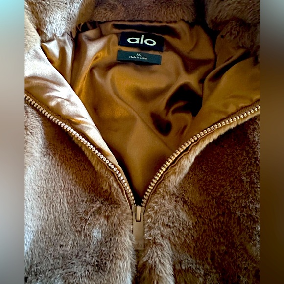 Alo Yoga faux fur jacket - Picture 5 of 7